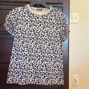 Animal print soft t-shirt. Small. Excellent condition.